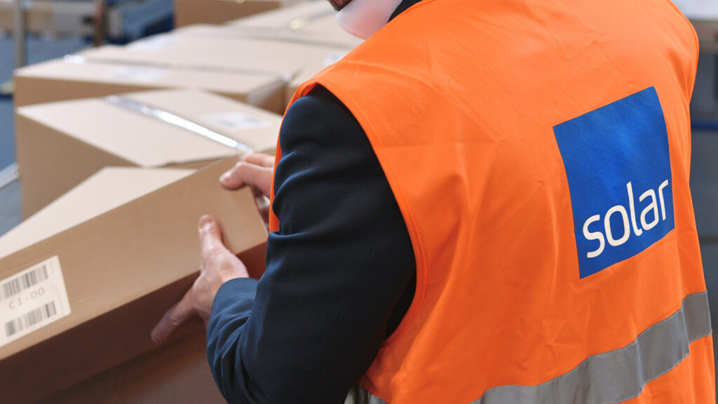 Fuld kontrol over pakker på centrallageret hos solar danmark