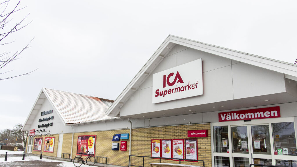 På ICA Supermarket Smedby i Kalmar har de installerat elektroniska hyllskyltar från Delfi Technologies. Förutsättningen för att välja Delfis lösning är att de är partners med ICA och allt är integrerat med ICA StoreOffice och NYA BOB (BackOfficeButik).