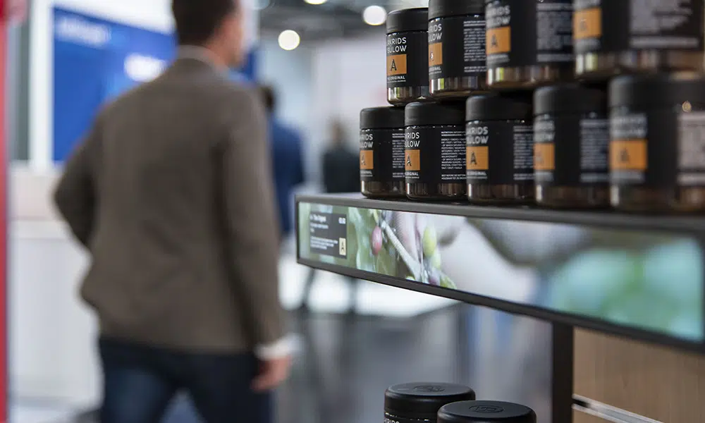 Kundernes opmærksomhed har aldrig været sværere at fange. Kunder bliver forstyrret af mange elementer i løbet af dagen. Derfor skal du være hurtig og klar med interessant indhold, der giver dem lyst til at bruge tid på dine budskaber.