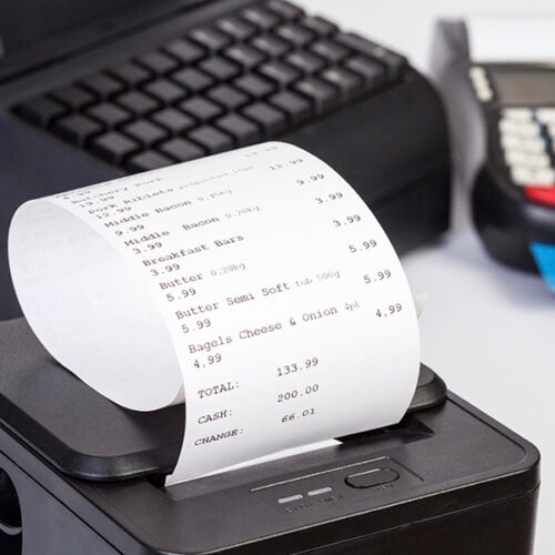 Delfi Technologies er din go-to-leverandør, når det drejer sig om bonruller og kvalitetspapir til print af kvitteringer og kasseboner. Vores sortiment er omfattende og sikrer, at du har adgang til bonruller i den rette størrelse og den nødvendige kvalitet for at opfylde dine behov. For det første tilbyder Delfi Technologies bonruller i forskellige størrelser, hvilket gør det muligt at vælge den præcise rulle, der passer til dine printerkrav.