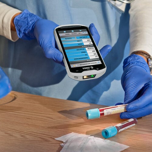 Delfi Technologies tilbyder et imponerende sortiment af healthcare håndterminaler og PDA’er, der er omhyggeligt designet til at imødekomme sundhedsvæsnets strenge krav, især når det kommer til rengøring og hygiejne.