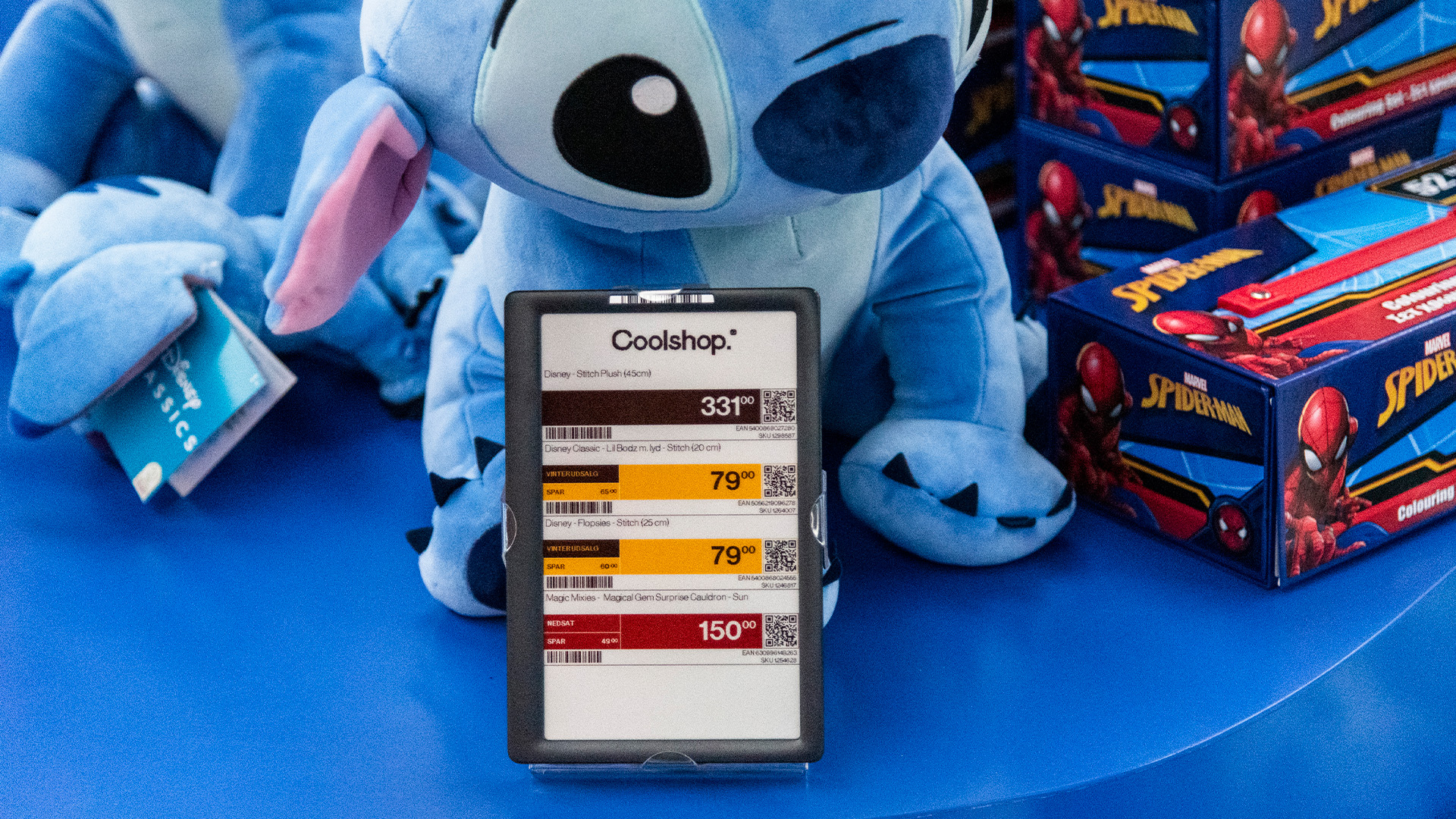 Efter mere end 23 år som rendyrket onlinegigant har coolshop taget et markant skridt. I slutningen af november 2025 åbnede virksomheden nemlig sit første store fysiske butiksunivers i nordjylland.