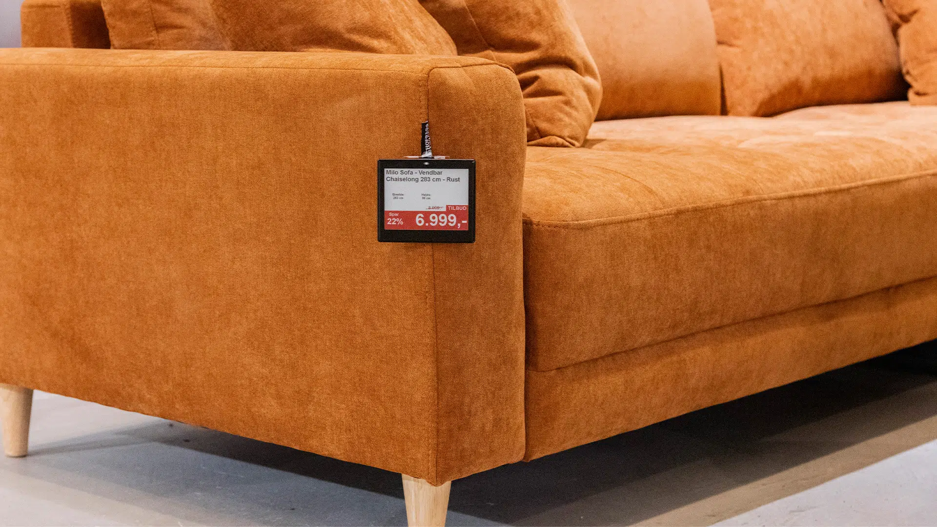 Born online and driven digitally. Hofstra & wagner have brought digital logic into the physical showroom, where digital price tags have become a precise tool for making choices easier and the experience sharper.