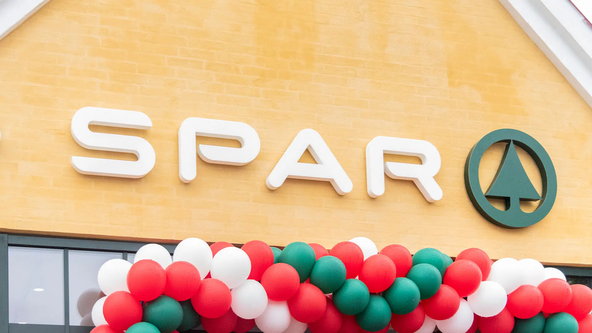 Den 2. Oktober blev dørene slået op til en ny spar-butik på smedestræde i rørvig. Her møder kunderne lyse og moderne rammer – med digitale prisskilte som en integreret del af den nye butik.